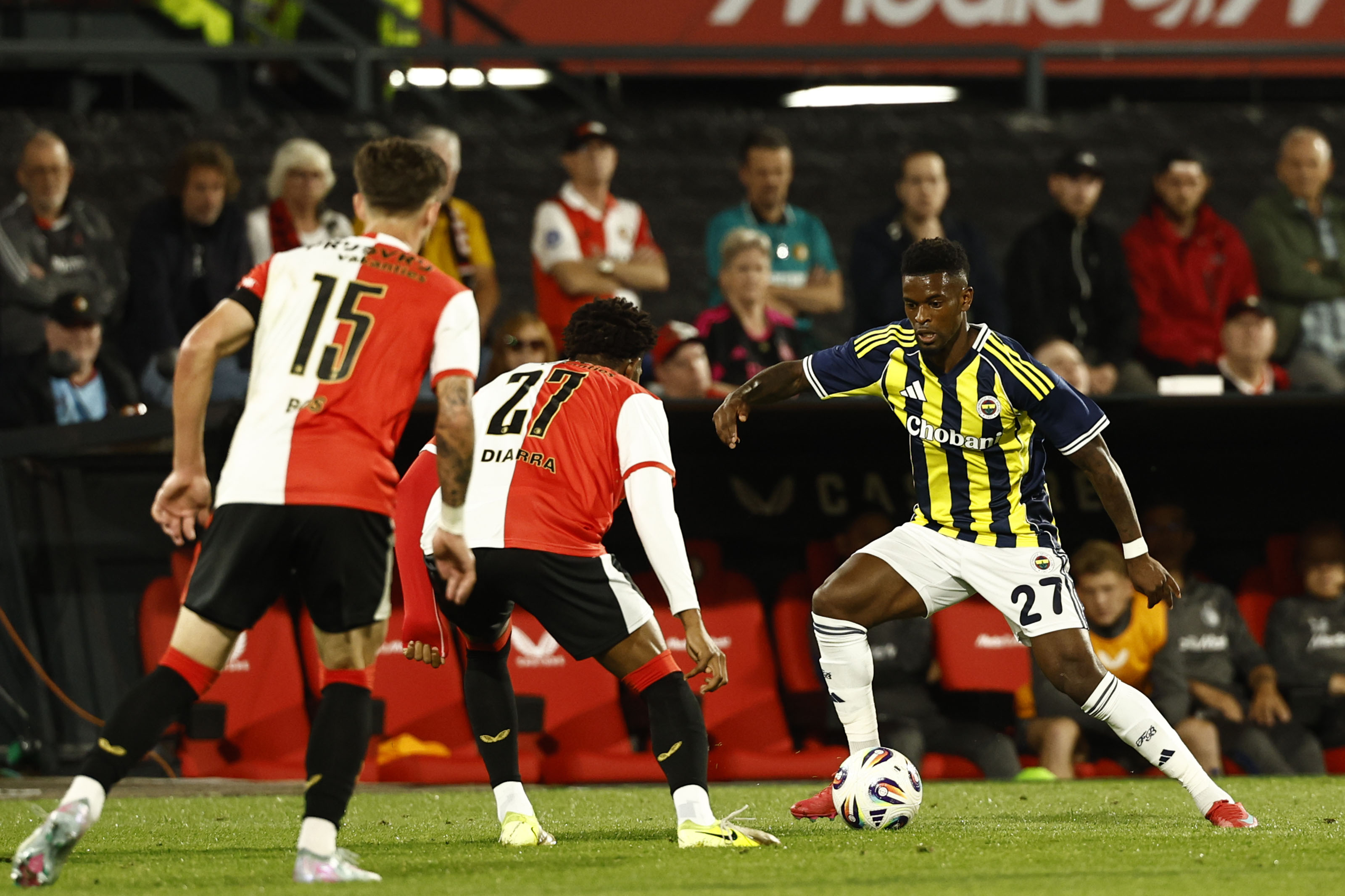 英超赛后走向成谜；费耶诺德强势反弹；态度坚定；阵容厚度经受考验