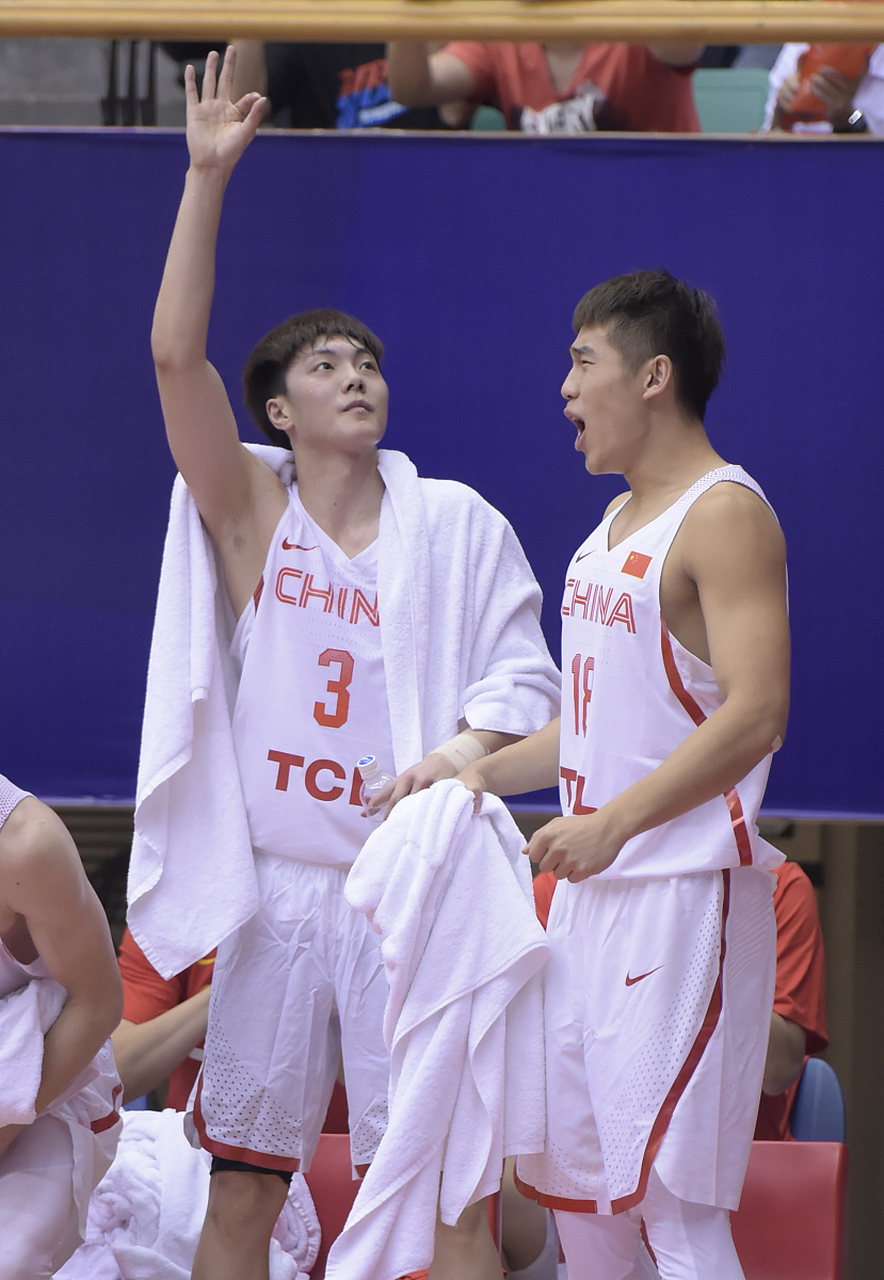 尤文图斯发布备战花絮，窗口期刷新队史纪录，CBA常规赛任务艰巨，轮换策略成焦点