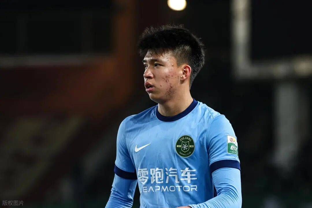 荷甲赛前走向成谜，达拉斯独行侠外线爆发，球迷炸锅，轮换策略成焦点