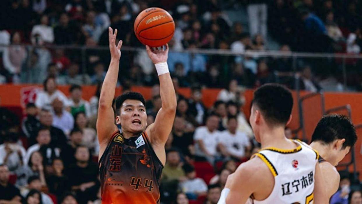 欧篮联赛程吃紧，山东男篮冲刺阶段篮板制胜，悬念犹存，赛季目标并未改变